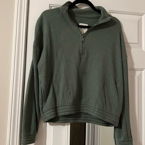 Aerie 1/4 zip - Picture 1 of 4